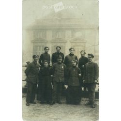   1919 - Munich. Street group photo. The creator of the picture and the identity of the people on it are unknown. Original paper image. Old photo. Black and white photo sheet, old postcard. (2792594)