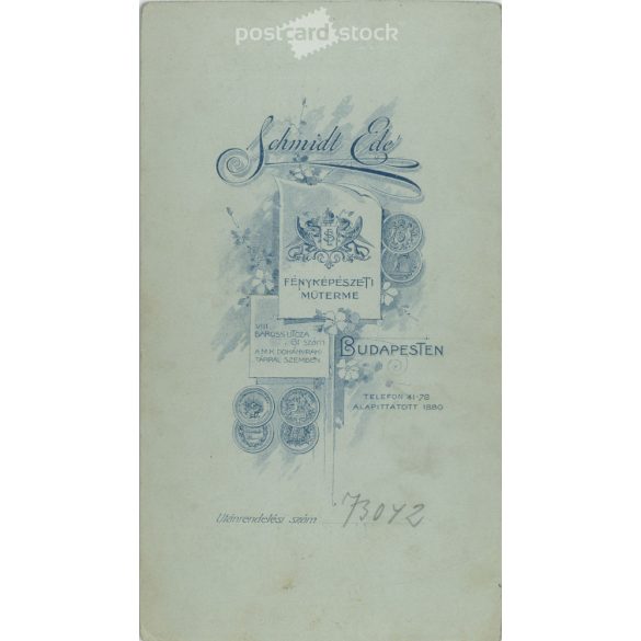 1910s. Elegant wedding photo. The persons in the picture are unknown. The photo was taken in Schmidt Ede’s photography studio in Budapest. Old photo, original cabinet photo / hardback photo. (2792678)