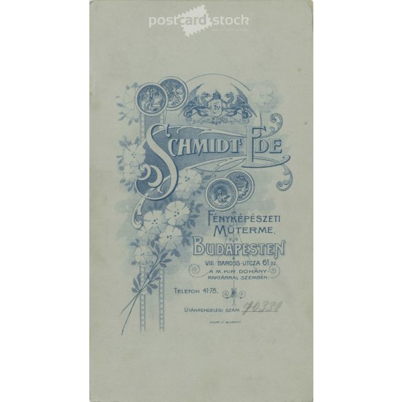 1910s. Studio photo of a married couple. The persons in the picture are unknown. The photo was taken in Schmidt Ede’s photography studio in Budapest. Old photo, original cabinet photo / hardback photo. (2792680)