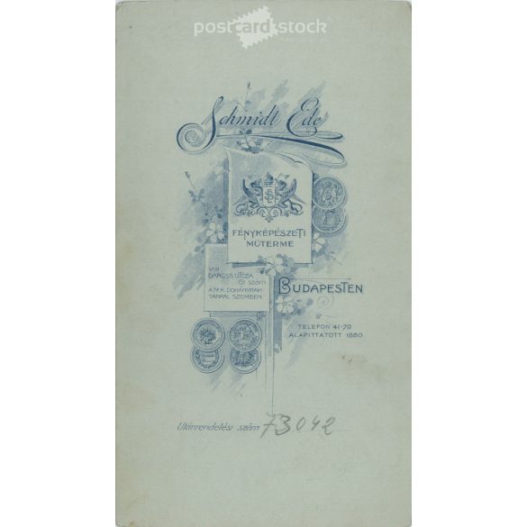 1910s. Elegant wedding photo. The persons in the picture are unknown. The photo was taken in Schmidt Ede’s photography studio in Budapest. Old photo, original cabinet photo / hardback photo. (2792682)