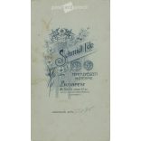 1910s. Elegant wedding photo. The persons in the picture are unknown. The photo was taken in Schmidt Ede’s photography studio in Budapest. Old photo, original cabinet photo / hardback photo. (2792683)