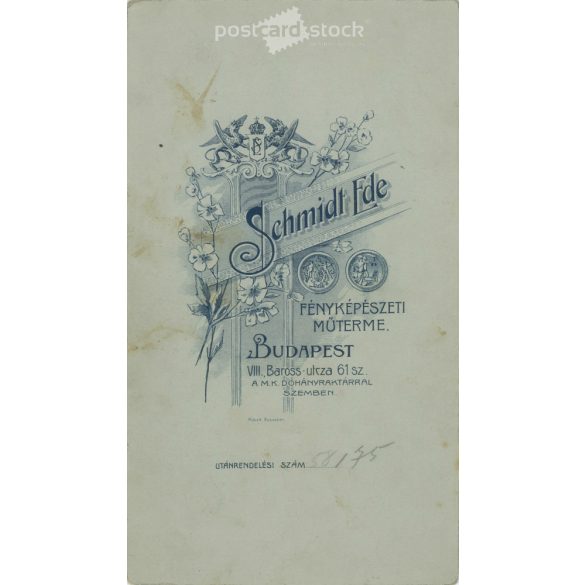 1910s. Elegant wedding photo. The persons in the picture are unknown. The photo was taken in Schmidt Ede’s photography studio in Budapest. Old photo, original cabinet photo / hardback photo. (2792683)