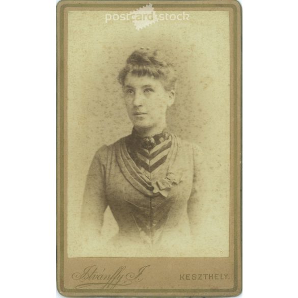 1890 – Studio photo of a young woman. The person in the picture is unknown. The work of the photography studio of J. Istvánffy. Keszthely. Old photo, business card, CDV photo. (2792686)