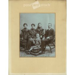   1905 - Elegant studio photo of Ferencz Hadtmüllet and his family. The creator of the image is unknown. Old photo, original cabinet photo / hardback photo. (2792689)