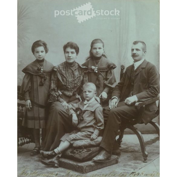 1905 - Elegant studio photo of Ferencz Hadtmüllet and his family. The creator of the image is unknown. Old photo, original cabinet photo / hardback photo. (2792689)
