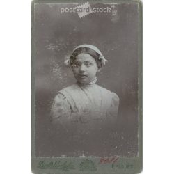   1900. Studio photo of a young woman in elegant clothes. The person in the picture is unknown. The work of the photography studio of Károly Divald’s son. Strawberry. Old photo, business card, CDV photo. (2792705)