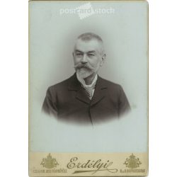   1904 - Studio portrait of an elegant, middle-aged man. The work of a photography studio in Transylvania. Budapest. Old photo, original cabinet photo / hardback photo. (2792770)