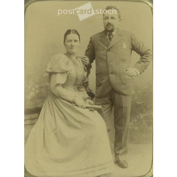 Late 1800s. Studio photo of a middle-aged couple. The identity of the people in the picture and the creator of the picture are unknown. Old photo, original cabinet photo / hardback photo. (2792773)