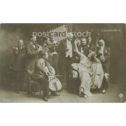   1918 – Scene with the Csárdás Queen. The identity of the people in the picture is unknown. The photo was taken by the Hungarian Rotophot Company. Original old photo. Black and white photo sheet, old postcard. (2792802)