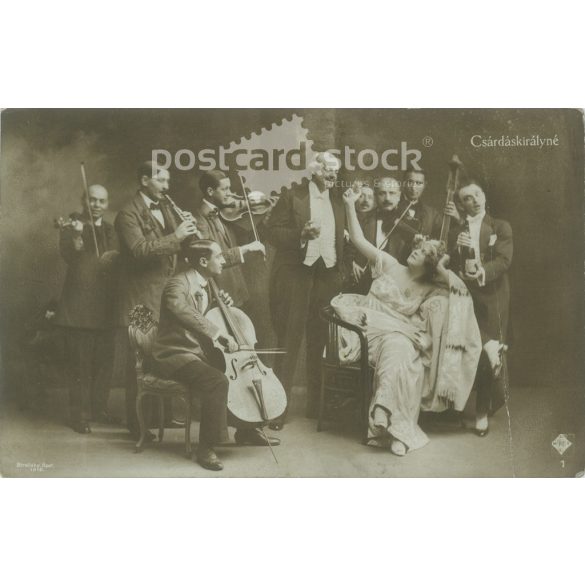 1918 – Scene with the Csárdás Queen. The identity of the people in the picture is unknown. The photo was taken by the Hungarian Rotophot Company. Original old photo. Black and white photo sheet, old postcard. (2792802)