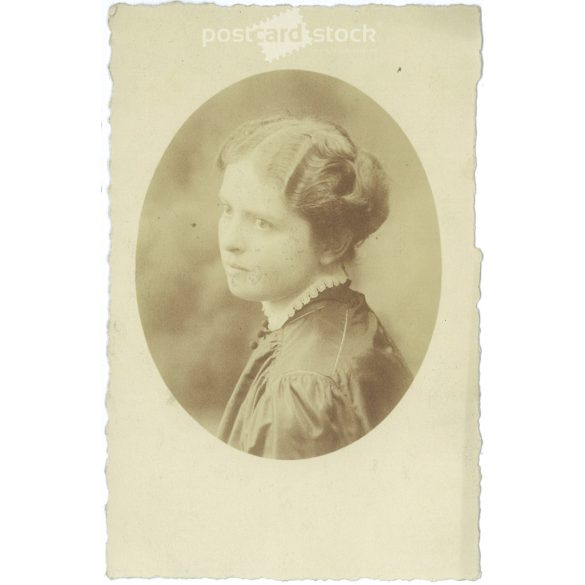 Around 1910 – Studio portrait photo of a young woman. The subject and the photographer are unknown. Original old photo. Black and white photo, old postcard. (2792805)
