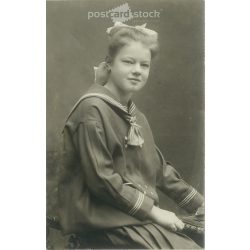   1917 - Studio photo of Ilonka Burza. The author of the photo is unknown. Original old photo. Black and white photo, old postcard. (2792809)