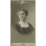 Elegant lady, studio portrait photo. The person in the photo is known. The photo was taken in the Mai és Társa photo studio. Old photo. Original  Cabinet card / CDV photo / hardback photo. (2792811)