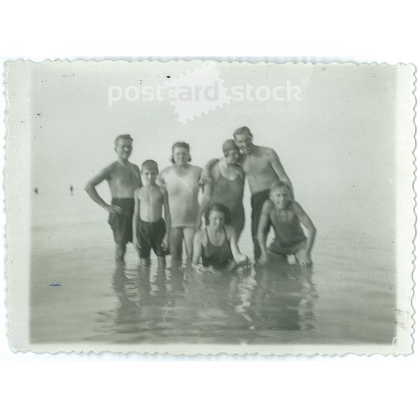 1935 – Siófok. Family group photo, swimming in Lake Balaton. The people in the photo and the photographer are unknown. Old photo. Black and white photo, original paper photo. (2792816)