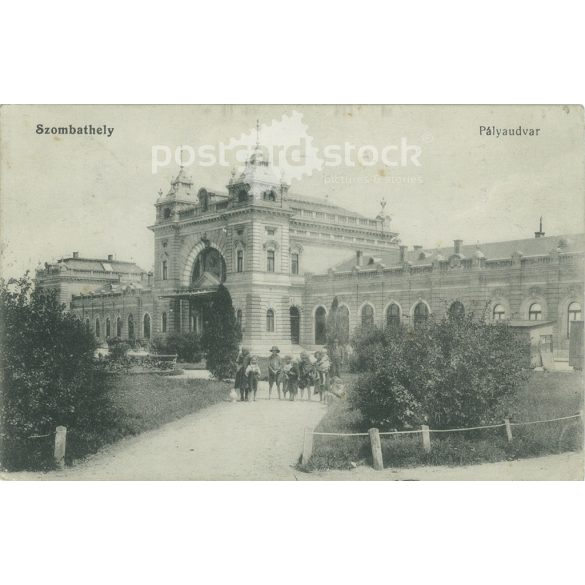 1914 – Railway Station, Szombathely. Original old photo. Black and white photo album, old postcard. (2792830)
