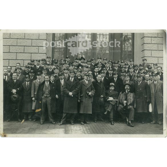1937 – BNV, Budapest International Fair, group photo. The photo was taken in Sándor Sárai’s photocopying factory. The identities of the people in the photo are unknown. Old photo. Black and white photo, original paper photo. (2792839)