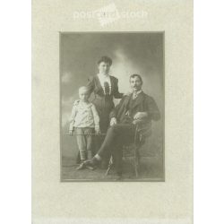   cca 1910. Family group photo, studio shot. The people in the photo and the photographer are unknown. Old photo. Original cabinet photo / hardback photo / business card, CDV photo. (2792851)