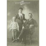 cca 1910. Family group photo, studio shot. The people in the photo and the photographer are unknown. Old photo. Original  Cabinet card / CDV photo / hardback photo. (2792851)