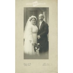   1914 - Elegant wedding shot. The persons in the picture are unknown. The photo is from Samson and Co. Photography Studio, Cologne. Old photo / Cabinet photo / Hardback photo (2792914)