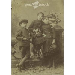   Children’s artificial retention. The identity of the people in the picture is unknown. The photo was taken at the Hef and Kossak photo studio in Timisoara. Old photo / Cabinet photo / Hardback photo (2792931) 