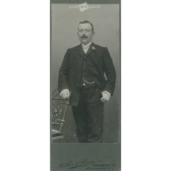   Elegant gentleman, full-length photo. The person in the photo is unknown. The photo was taken in the Müller and Brix studio in Hameln. Old photo / Cabinet photo / Hardback photo (2792962)