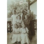 1903 - Family group on the veranda. The people in the picture and the artist are unknown. Original paper, black and white photo (2792965)