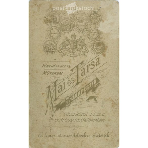 Young lady, elegantly dressed. The person in the picture is unknown. The photo was taken in the Mai & Társa photo studio in Budapest. Original cabinet photo / hard back photo / business card, CDV photo (2792994)