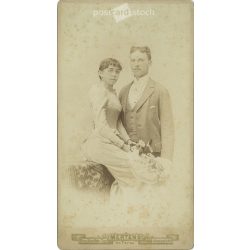   Wedding photo of a young couple. The identity of the people in the photo is unknown. The photo was taken in the Mertens and Partner photo studio in Budapest. Old photo / Cabinet photo / Hardback photo (2793022)