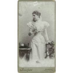   Elegant young lady in white. The person in the picture is unknown. The photo was taken in István Goszleth’s studio in Budapest. Old photo / Cabinet photo / Hardback photo (2793038)