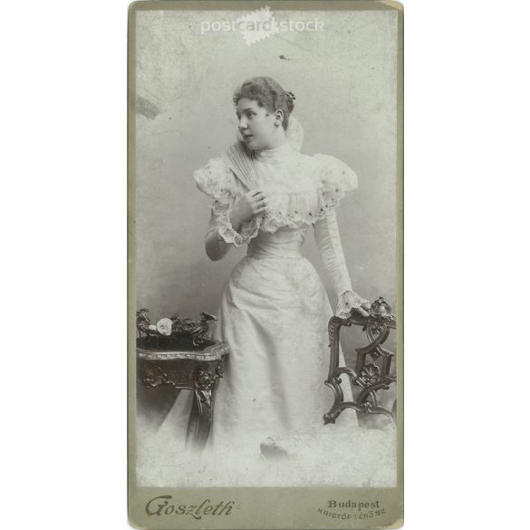 Elegant young lady in white. The person in the picture is unknown. The photo was taken in István Goszleth’s studio in Budapest. Old photo / Cabinet photo / Hardback photo (2793038)