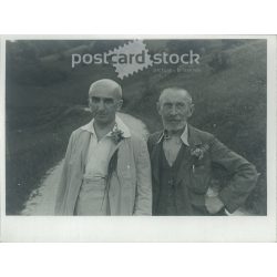   1934 - Somewhere in Transylvania. The identity of the people in the picture and the artist are unknown. (2793044)