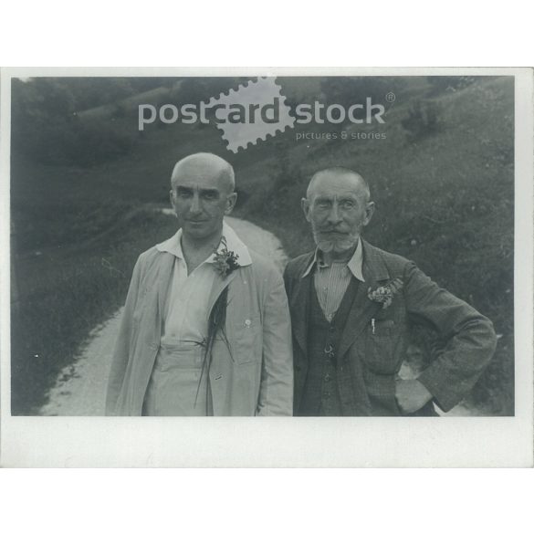 1934 – Somewhere in Transylvania. The identity of the people in the picture and the artist are unknown. (2793044)