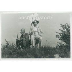   1934 - Somewhere in Transylvania. The identity of the people in the picture and the artist are unknown. (2793054)