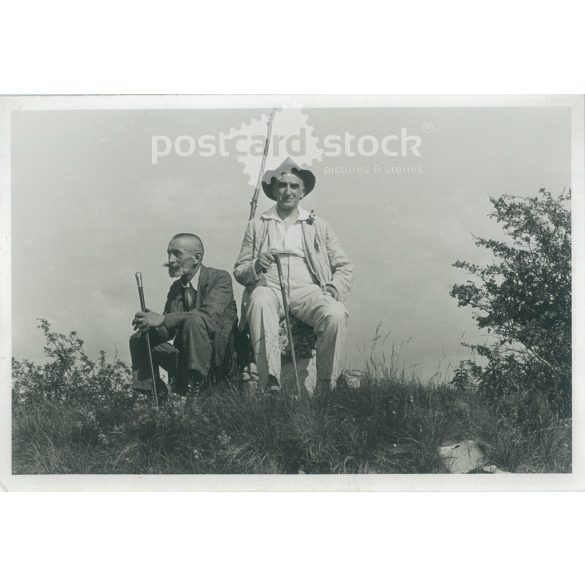 1934 – Somewhere in Transylvania. The identity of the people in the picture and the artist are unknown. (2793054)