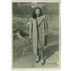   Unknown young girl from the 1940s. The artist of the picture is unknown. Original black and white paper (2793110)