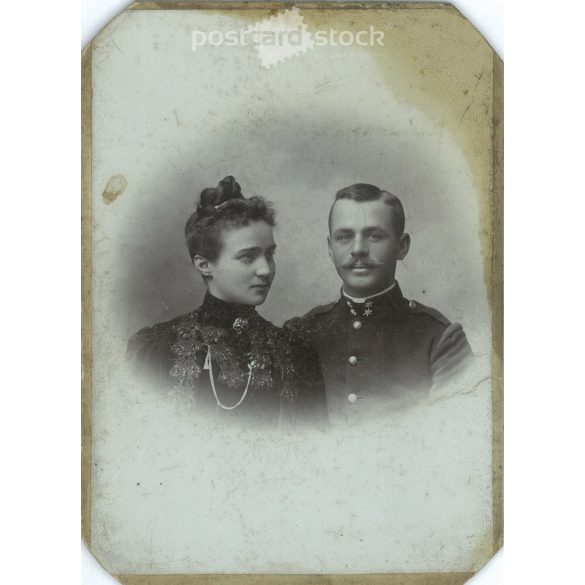1907 – Unknown young couple. The artist of the picture is Géza Csonka, Târgu Mures. Old photo / Cabinet photo / Hardback photo. Damaged. (2793116)