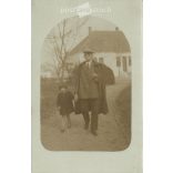 1930 - Hand in hand. The subjects and the artist of the picture are unknown. Original photo. Black and white photographic sheet, postcard. (2793129)