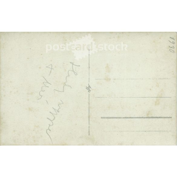 1930 - Hand in hand. The subjects and the artist of the picture are unknown. Original photo. Black and white photographic sheet, postcard. (2793129)