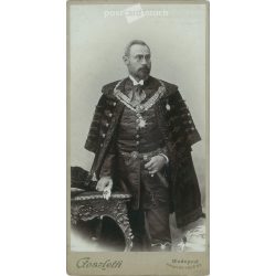   The photo shows an unknown, distinguished person in Hungarian dress. The photo was taken in the photographic studio of István Goszleth. Old photo / Cabinet photo / Hardback photo. (2793197)