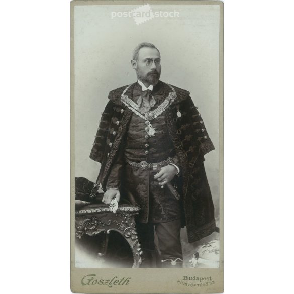The photo shows an unknown, distinguished person in Hungarian dress. The photo was taken in the photographic studio of István Goszleth. Old photo / Cabinet photo / Hardback photo. (2793197)