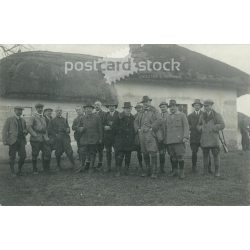   1925 - Hunting, group photo, somewhere in Hungary. The author and the identity of the people in the picture are unknown. Original on paper. Black and white photographic sheet, postcard. (2793203)