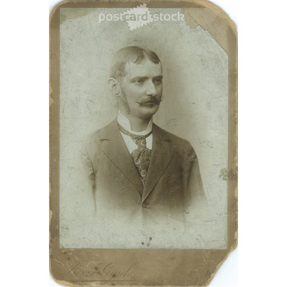 Work of the photographic studio of Gyula Berze, Arad. Photo of an unknown young man. Original cabinet photo / hardback photo / water card, CDV photo. Damaged. (2793228)