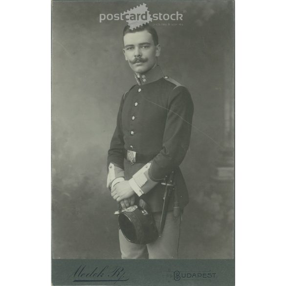 1909 – Studio photo of a young officer. Made in the Medek photographic studio in Budapest. Old photo / Cabinet photo / Hard back photo. (2793393)