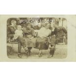 1923 - Family photo in the garden. The people in the picture and the person who took the picture are unknown. Original photo. Black and white photo sheet, postcard. (2793399)