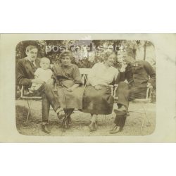   1923 - Family photo in the garden. The people in the picture and the person who took the picture are unknown. Original photo. Black and white photo sheet, postcard. (2793399)