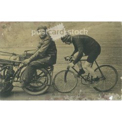   French, cycling photo page. Original photo. Black and white photo postcard. (2793404)