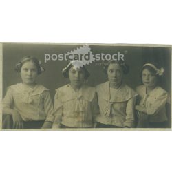   1912 - Sisters with bow hairstyles. The people in the picture and the photographer are unknown. Original photo. Black and white photo card, postcard detail. (2793405)