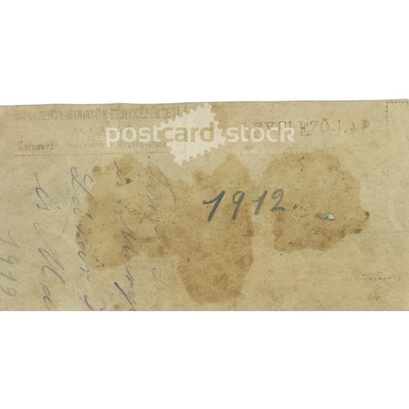 1912 - Sisters with bow hairstyles. The people in the picture and the photographer are unknown. Original photo. Black and white photo card, postcard detail. (2793405)