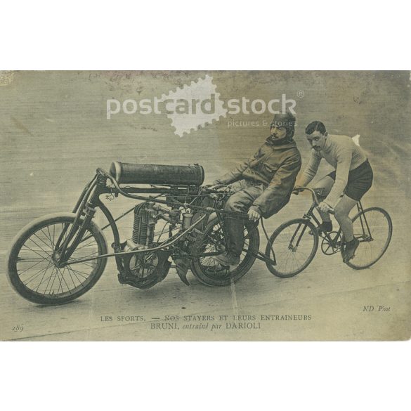 French, cycling photo page. The picture shows Bruni and Daroli. Original photo. Black and white photo postcard. (2793406)