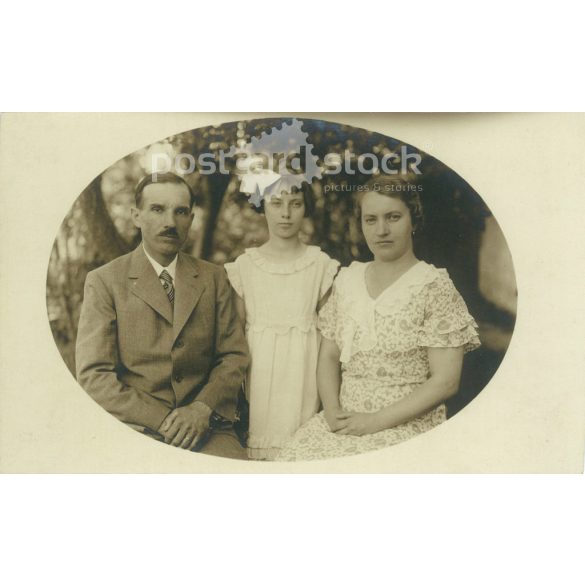 Early 1910s. Family group photo in the open air. The subjects and the artist are unknown. Original photograph. Black and white photographic sheet, postcard. (2793408)